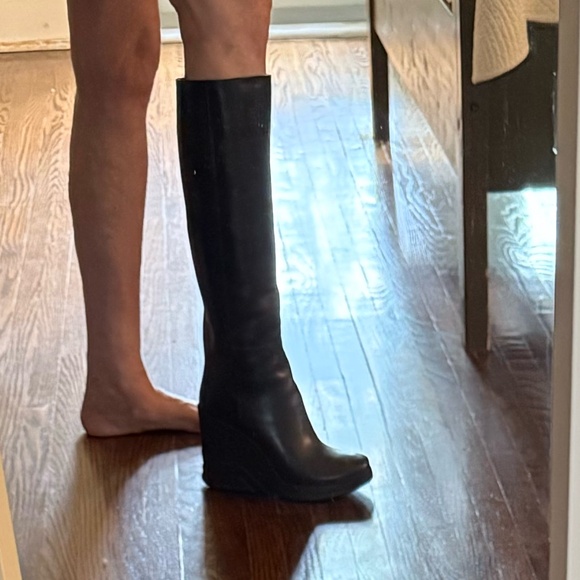 Beautiful Prada Boots from Holt Renfrew size 39 Black - Picture 2 of 15